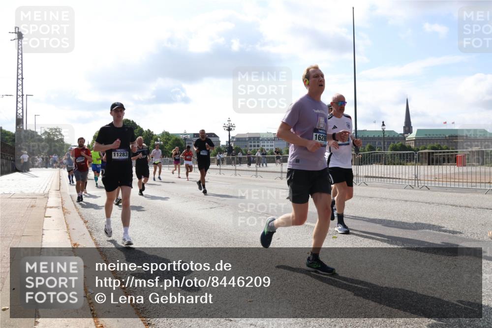 29.06.2025 - hella hamburg halbmarathon Lena Gebhardt http://msf.ph/oto/8446209 29.06.2025 09:53:28 Lombardsbrücke 15519, 11283, 1628, 38888, 1012, 1391, 1466, 1558, 1735, 1750, 1759, 2048, 2213, 2234, 2365, 2402, 2590, 2623, 2890, 2937, 2970, 3004, 3146, 3186, 3304, 3414, 3907, 3928, 4091, 4140, 4247, 4310, 4553, 4997, 5022, 5132, 5362, 5460, 5532, 5623, 5624, 5650, 5692, 6071, 6081, 6152, 6203, 6282, 6375, 6388, 6460, 6712, 6903, 7147, 7204, 7322, 7385, 7448, 7450, 7480, 7765, 8063, 8145, 8664, 9126, 9626, 9633, 9723, 9965, 13009 meine-sportfotos.de