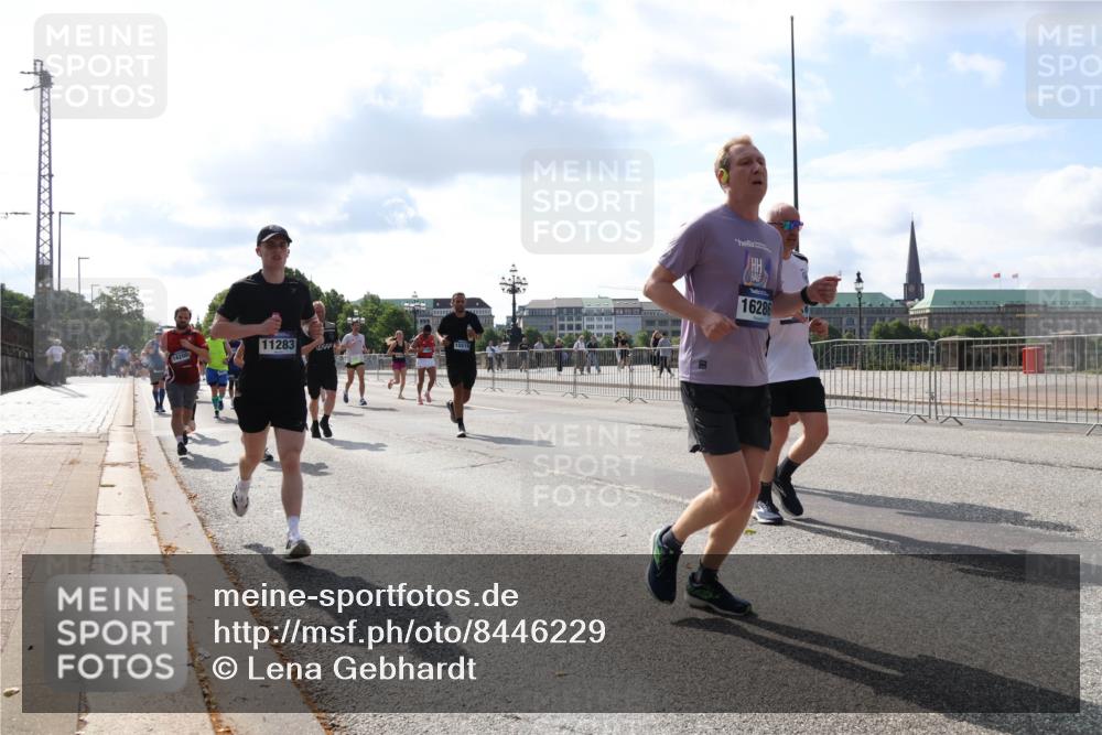 29.06.2025 - hella hamburg halbmarathon Lena Gebhardt http://msf.ph/oto/8446229 29.06.2025 09:53:28 Lombardsbrücke 11283, 15519, 14200, 16286, 1012, 1391, 1466, 1558, 1735, 1750, 1759, 2048, 2213, 2234, 2365, 2402, 2590, 2623, 2890, 2937, 2970, 3004, 3146, 3186, 3304, 3414, 3907, 3928, 4091, 4140, 4247, 4310, 4553, 4997, 5022, 5132, 5362, 5460, 5532, 5623, 5624, 5650, 5692, 6071, 6081, 6152, 6203, 6282, 6375, 6388, 6460, 6712, 6903, 7147, 7204, 7322, 7385, 7448, 7450, 7480, 7765, 8063, 8145, 8664, 9126, 9626, 9633, 9723, 9965, 13009 meine-sportfotos.de