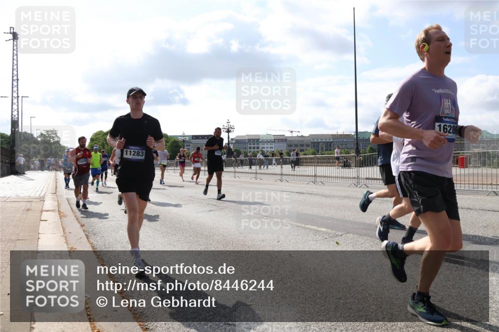 29.06.2025 - hella hamburg halbmarathon Lena Gebhardt http://msf.ph/oto/8446244 29.06.2025 09:53:29 Lombardsbrücke 11283, 16286, 1012, 1391, 1466, 1558, 1735, 1750, 1759, 2048, 2234, 2365, 2402, 2590, 2623, 2890, 2937, 3004, 3146, 3186, 3304, 3414, 3907, 4091, 4140, 4247, 4310, 4553, 4997, 5022, 5132, 5362, 5460, 5532, 5623, 5624, 5650, 5692, 6071, 6081, 6152, 6203, 6282, 6375, 6388, 6460, 6712, 6903, 7147, 7204, 7322, 7385, 7448, 7450, 7480, 7765, 8063, 8145, 8664, 9126, 9626, 9633, 9723, 9965, 13009 meine-sportfotos.de