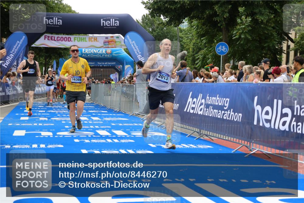 29.06.2025 - hella hamburg halbmarathon Strokosch-Dieckow http://msf.ph/oto/8446270 29.06.2025 10:49:12 Ziel 2013, 4832, 6158, 6389, 8112, 9348, 10053, 10184, 10189, 13450, 14526, 15523, 16369, 16414, 16731, 17173, 18598, 18842 meine-sportfotos.de