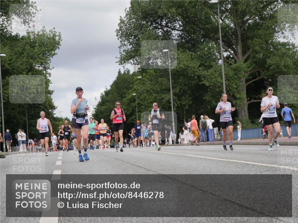29.06.2025 - hella hamburg halbmarathon Luisa Fischer http://msf.ph/oto/8446278 29.06.2025 10:28:21 Kennedybrücke 1352, 1, 13, 132, 13111, 15153, 6261, 1352, 2132, 2249, 2280, 3343, 4624, 5829, 5830, 6261 meine-sportfotos.de