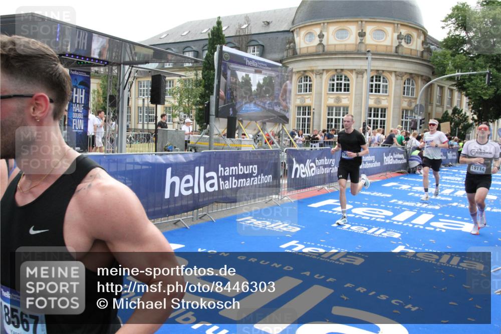 29.06.2025 - hella hamburg halbmarathon Michael Strokosch http://msf.ph/oto/8446303 29.06.2025 10:27:34 Ziel 4678, 9804, 12341, 13941, 18567, 19114 meine-sportfotos.de