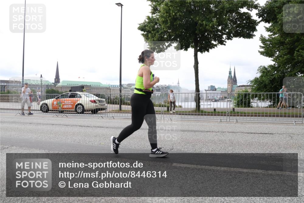 29.06.2025 - hella hamburg halbmarathon Lena Gebhardt http://msf.ph/oto/8446314 29.06.2025 10:30:06 Lombardsbrücke 1097, 1547, 1694, 2302, 2699, 2901, 3443, 3573, 3613, 4395, 4580, 5063, 5322, 5350, 6598, 6616, 6626, 8388, 8792, 8941, 9095, 9937, 10162, 10880, 11269, 11376, 11444, 11634, 12216, 12227, 12305, 12349, 12350, 12504, 12537, 12710, 13031, 13418, 13810, 14304, 15266, 16182, 16601, 16604, 16735, 16769, 17529, 18046, 18385, 18503, 18671 meine-sportfotos.de