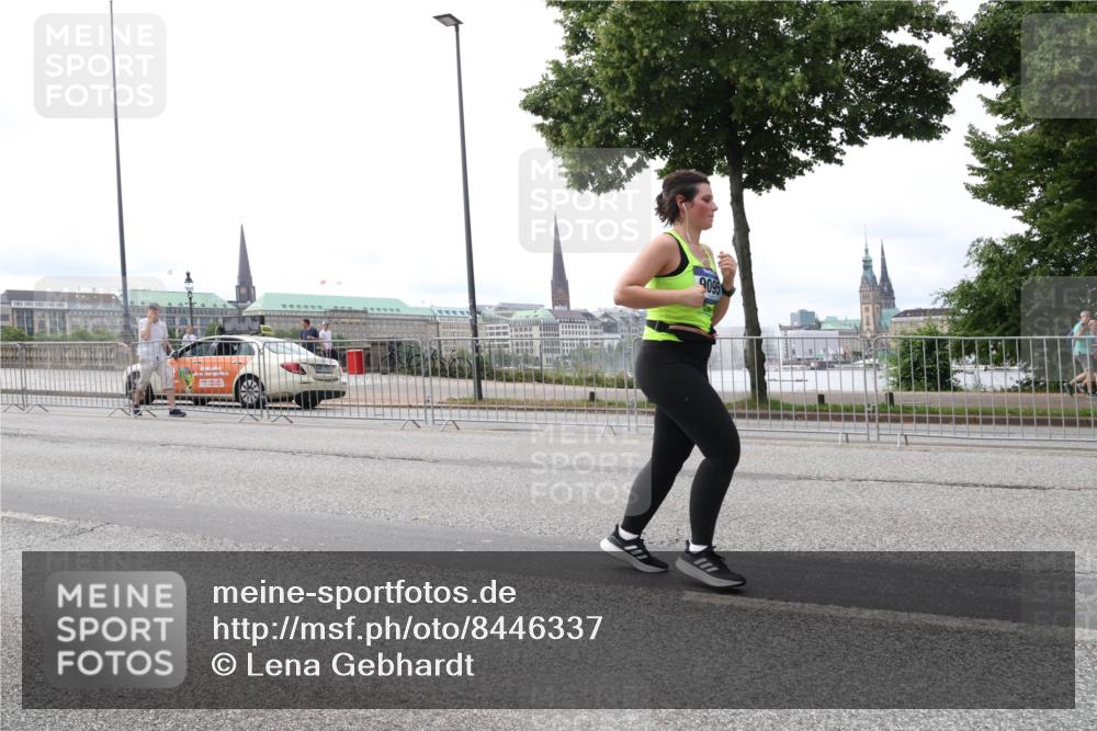 29.06.2025 - hella hamburg halbmarathon Lena Gebhardt http://msf.ph/oto/8446337 29.06.2025 10:30:06 Lombardsbrücke 9095, 1097, 1547, 1694, 2302, 2699, 2901, 3443, 3573, 3613, 4395, 4580, 5063, 5322, 5350, 6598, 6616, 6626, 8388, 8792, 8941, 9095, 9937, 10162, 10880, 11269, 11376, 11444, 11634, 12216, 12227, 12305, 12349, 12350, 12504, 12537, 12710, 13031, 13418, 13810, 14304, 15266, 16182, 16601, 16604, 16735, 16769, 17529, 18046, 18385, 18503, 18671 meine-sportfotos.de