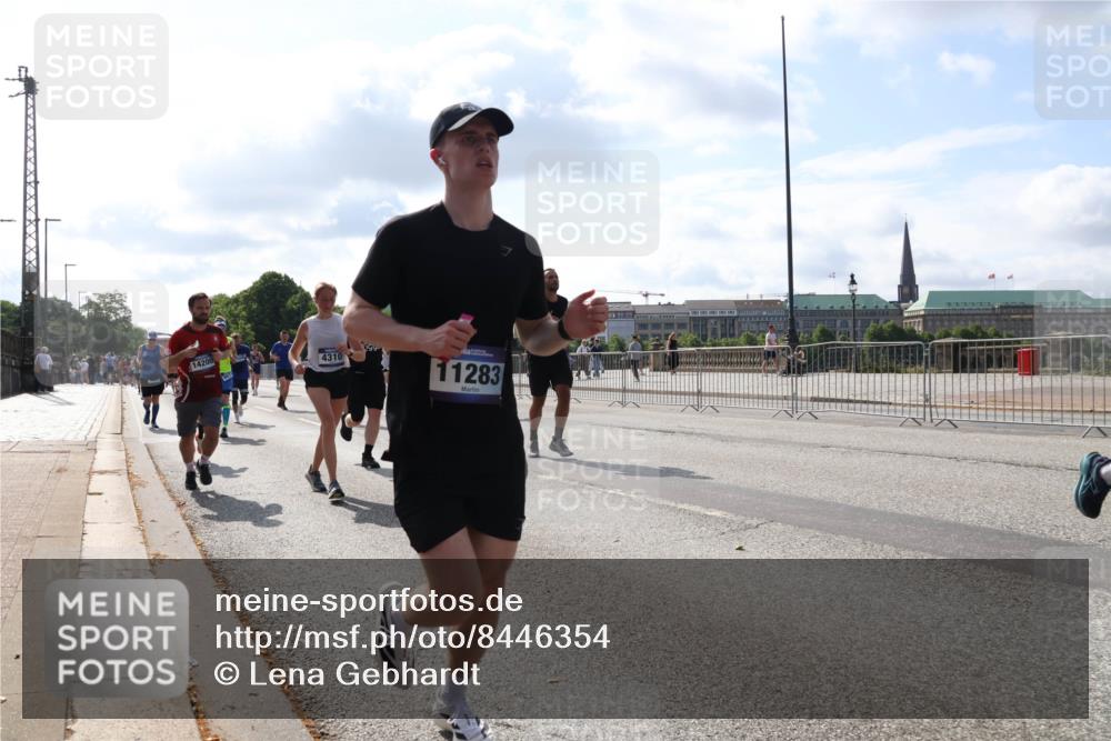 29.06.2025 - hella hamburg halbmarathon Lena Gebhardt http://msf.ph/oto/8446354 29.06.2025 09:53:29 Lombardsbrücke 14200, 4310, 11283, 1012, 1391, 1466, 1558, 1735, 1750, 1759, 2048, 2234, 2365, 2402, 2590, 2623, 2890, 2937, 3004, 3146, 3186, 3304, 3414, 3907, 4091, 4140, 4247, 4310, 4553, 4997, 5022, 5132, 5362, 5460, 5532, 5623, 5624, 5650, 5692, 6071, 6081, 6152, 6203, 6282, 6375, 6388, 6460, 6712, 6903, 7147, 7204, 7322, 7385, 7448, 7450, 7480, 7765, 8063, 8145, 8664, 9126, 9626, 9633, 9723, 9965, 13009 meine-sportfotos.de