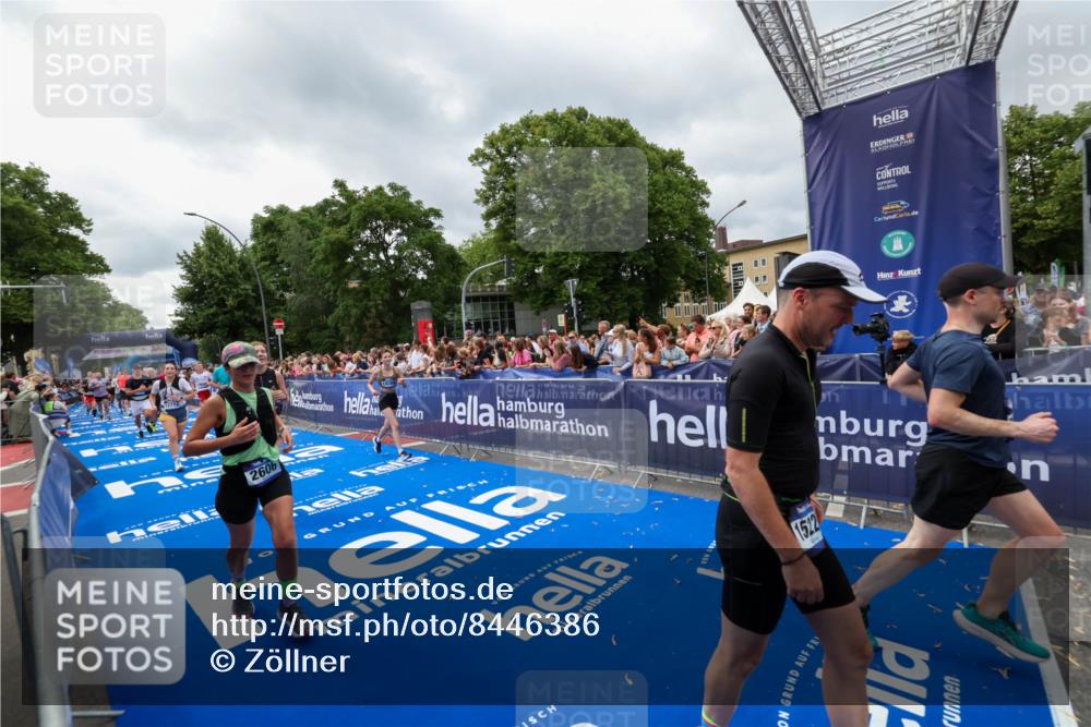 29.06.2025 - hella hamburg halbmarathon Zöllner http://msf.ph/oto/8446386 29.06.2025 10:57:46 Ziel 1715, 1719, 1972, 2606, 5391, 7833, 10133, 12440, 12774, 13523, 14737, 15217, 15220, 16418, 17201, 17455, 17814, 18388, 18508, 18727, 18985 meine-sportfotos.de
