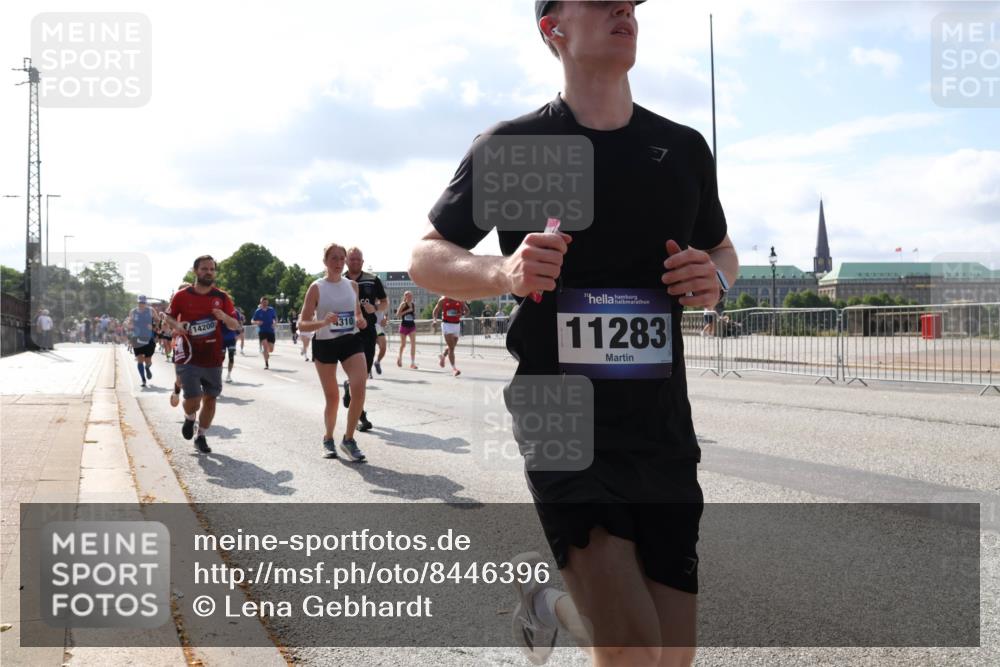 29.06.2025 - hella hamburg halbmarathon Lena Gebhardt http://msf.ph/oto/8446396 29.06.2025 09:53:30 Lombardsbrücke 14200, 4310, 11283, 1012, 1391, 1466, 1558, 1735, 1750, 1759, 2048, 2234, 2365, 2402, 2516, 2590, 2623, 2890, 2937, 3004, 3146, 3186, 3304, 3414, 3907, 4091, 4140, 4247, 4310, 4553, 4997, 5022, 5132, 5362, 5460, 5532, 5623, 5624, 5650, 5692, 6071, 6081, 6152, 6203, 6282, 6375, 6388, 6460, 6575, 6712, 6903, 7147, 7204, 7322, 7385, 7448, 7450, 7480, 7765, 8063, 8145, 8664, 9126, 9626, 9633, 9723, 9965, 11077, 13009 meine-sportfotos.de