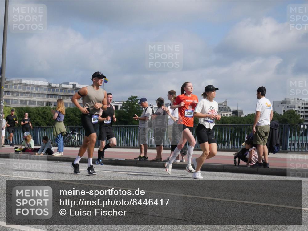29.06.2025 - hella hamburg halbmarathon Luisa Fischer http://msf.ph/oto/8446417 29.06.2025 09:47:10 Kennedybrücke 18874, 14704, 3201, 3201, 6619, 10156 meine-sportfotos.de