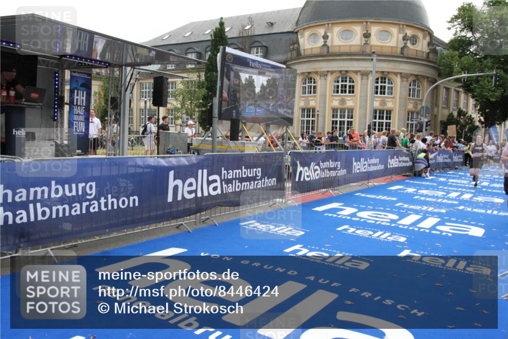 29.06.2025 - hella hamburg halbmarathon Michael Strokosch http://msf.ph/oto/8446424 29.06.2025 10:27:37 Ziel 2203, 7651, 9804, 12341, 13941, 17354, 18832, 19114 meine-sportfotos.de