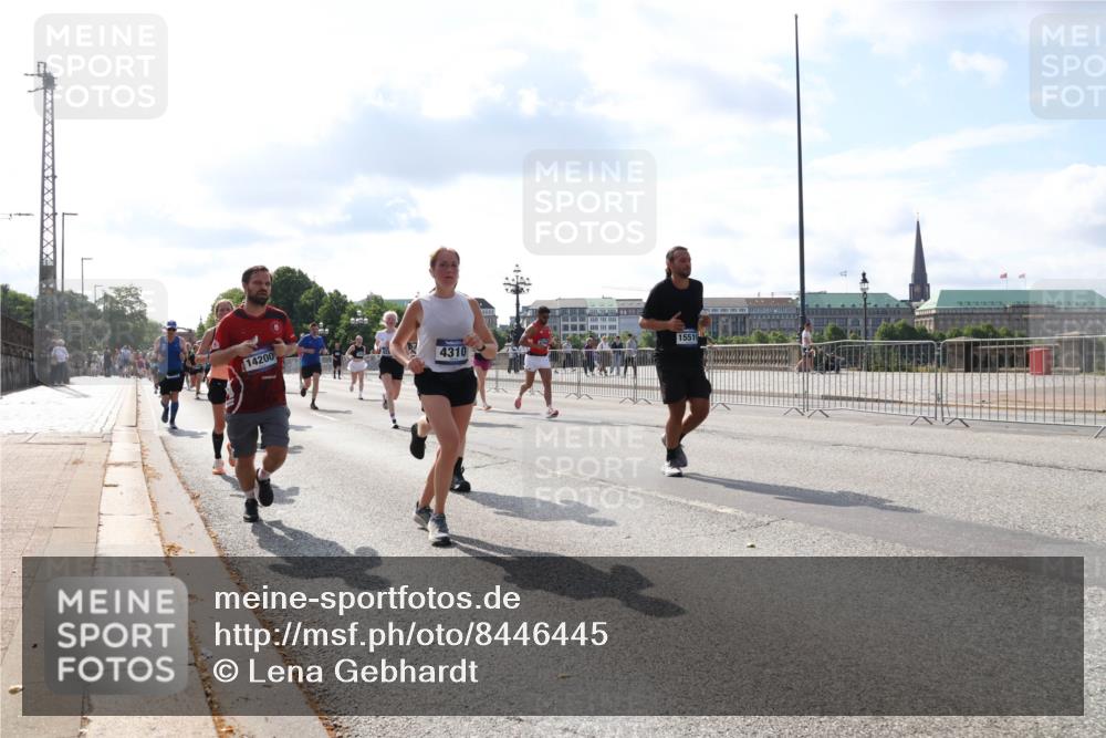 29.06.2025 - hella hamburg halbmarathon Lena Gebhardt http://msf.ph/oto/8446445 29.06.2025 09:53:30 Lombardsbrücke 14200, 4310, 15519, 1012, 1391, 1466, 1558, 1735, 1750, 1759, 2048, 2234, 2365, 2402, 2516, 2590, 2623, 2890, 2937, 3004, 3146, 3186, 3304, 3414, 3907, 4091, 4140, 4247, 4310, 4553, 4997, 5022, 5132, 5362, 5460, 5532, 5623, 5624, 5650, 5692, 6071, 6081, 6152, 6203, 6282, 6375, 6388, 6460, 6575, 6712, 6903, 7147, 7204, 7322, 7385, 7448, 7450, 7480, 7765, 8063, 8145, 8664, 9126, 9626, 9633, 9723, 9965, 11077, 13009 meine-sportfotos.de