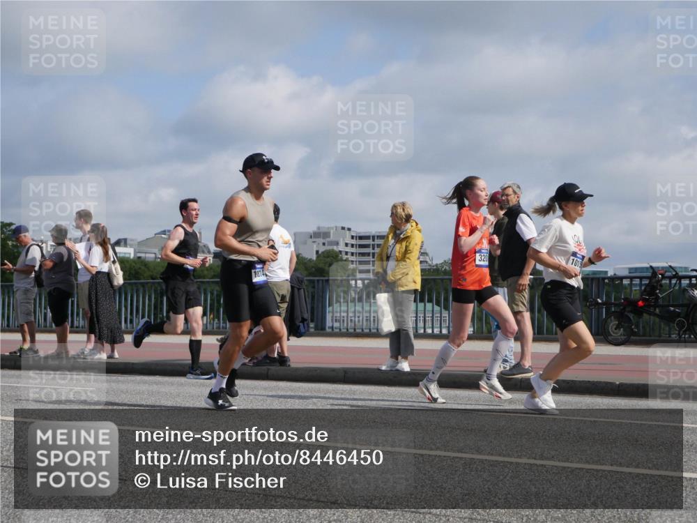 29.06.2025 - hella hamburg halbmarathon Luisa Fischer http://msf.ph/oto/8446450 29.06.2025 09:47:11 Kennedybrücke 1814, 320, 1015, 3201, 5269, 6619, 10156 meine-sportfotos.de