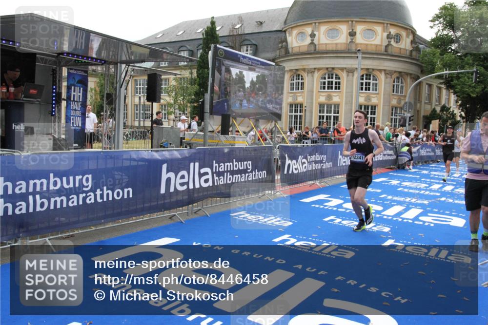 29.06.2025 - hella hamburg halbmarathon Michael Strokosch http://msf.ph/oto/8446458 29.06.2025 10:27:39 Ziel 2203, 7651, 8731, 10655, 12341, 17354, 18832 meine-sportfotos.de