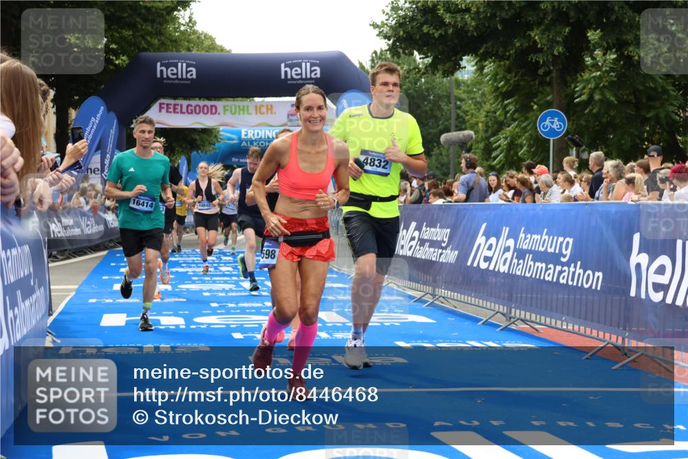 29.06.2025 - hella hamburg halbmarathon Strokosch-Dieckow http://msf.ph/oto/8446468 29.06.2025 10:49:07 Ziel 2013, 4832, 4847, 4890, 6389, 7297, 8112, 8302, 8821, 10184, 13614, 15523, 16369, 16414, 16627, 16731, 17173, 17632, 18598, 18842 meine-sportfotos.de