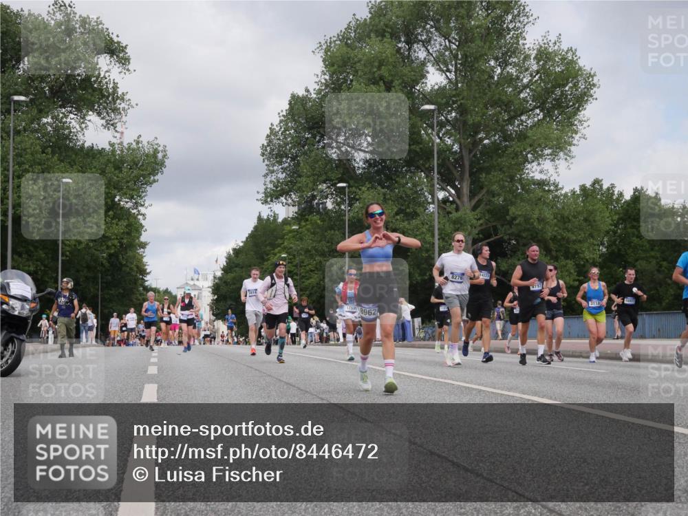 29.06.2025 - hella hamburg halbmarathon Luisa Fischer http://msf.ph/oto/8446472 29.06.2025 10:28:39 Kennedybrücke 5814, 17535, 8962, 8276, 14223, 4797, 3113, 16927, 3099, 3113, 4008, 4010, 4797, 5814, 7778, 8276, 8962, 9927 meine-sportfotos.de