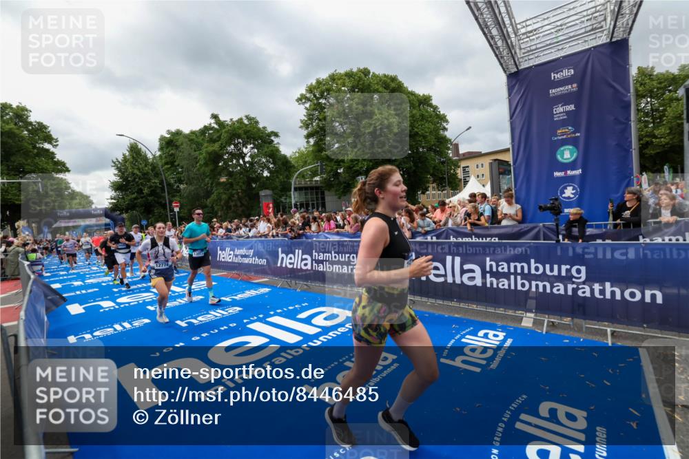 29.06.2025 - hella hamburg halbmarathon Zöllner http://msf.ph/oto/8446485 29.06.2025 10:57:47 Ziel 1715, 1719, 1972, 2034, 2606, 5391, 7833, 10133, 10599, 12440, 12774, 13523, 14737, 15217, 16418, 17201, 17455, 18388, 18508, 18727, 18985 meine-sportfotos.de