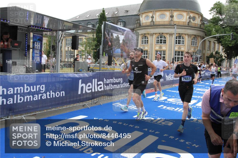 29.06.2025 - hella hamburg halbmarathon Michael Strokosch http://msf.ph/oto/8446495 29.06.2025 10:27:42 Ziel 2203, 5367, 7651, 8731, 10655, 12341, 17354, 18832 meine-sportfotos.de