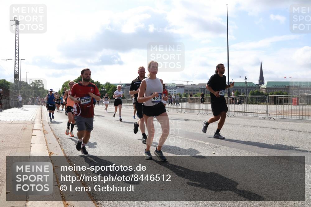 29.06.2025 - hella hamburg halbmarathon Lena Gebhardt http://msf.ph/oto/8446512 29.06.2025 09:53:30 Lombardsbrücke 14200, 4310, 1551, 1012, 1391, 1466, 1558, 1735, 1750, 1759, 2048, 2234, 2365, 2402, 2516, 2590, 2623, 2890, 2937, 3004, 3146, 3186, 3304, 3414, 3907, 4091, 4140, 4247, 4310, 4553, 4997, 5022, 5132, 5362, 5460, 5532, 5623, 5624, 5650, 5692, 6071, 6081, 6152, 6203, 6282, 6375, 6388, 6460, 6575, 6712, 6903, 7147, 7204, 7322, 7385, 7448, 7450, 7480, 7765, 8063, 8145, 8664, 9126, 9626, 9633, 9723, 9965, 11077, 13009 meine-sportfotos.de