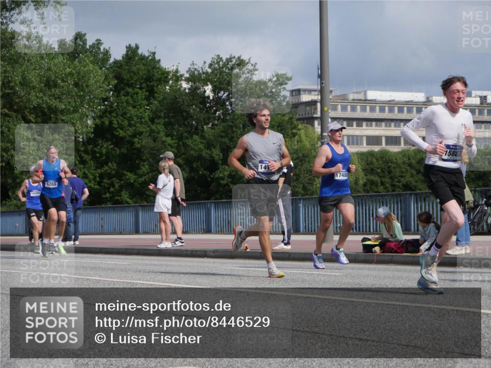 29.06.2025 - hella hamburg halbmarathon Luisa Fischer http://msf.ph/oto/8446529 29.06.2025 09:47:16 Kennedybrücke 10486, 5269, 141, 17488, 15883, 1758, 5269, 6619, 10486 meine-sportfotos.de