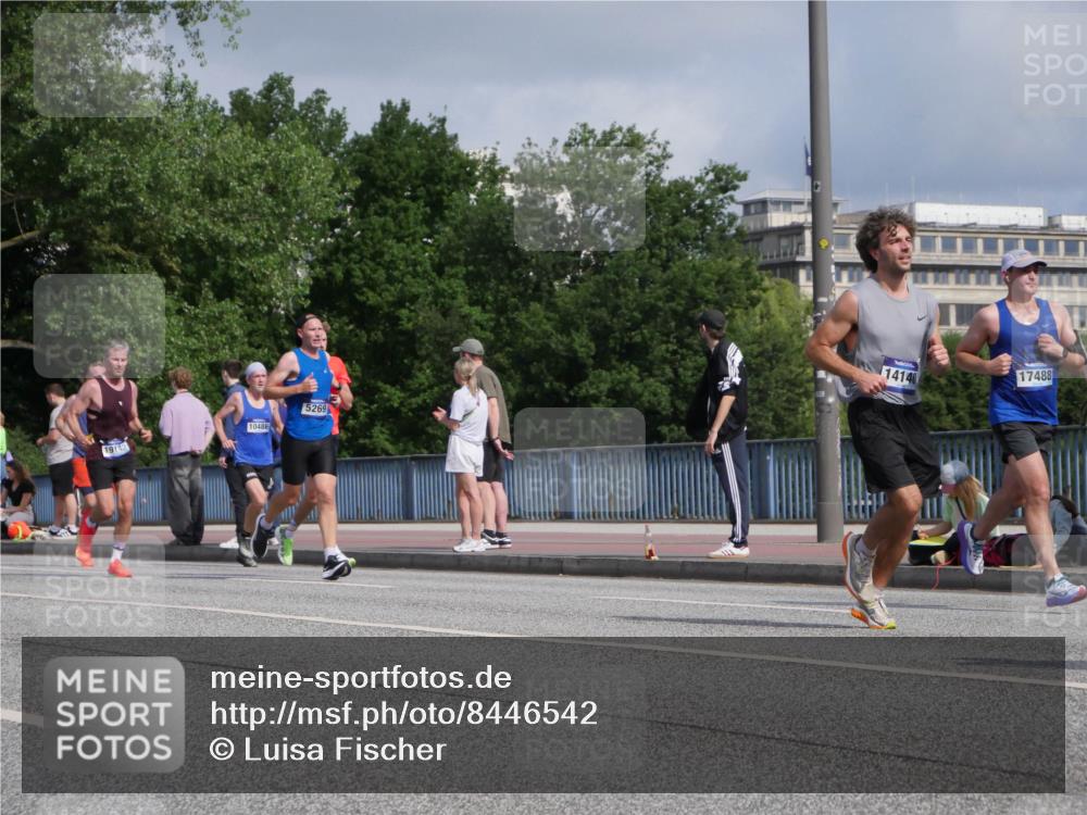 29.06.2025 - hella hamburg halbmarathon Luisa Fischer http://msf.ph/oto/8446542 29.06.2025 09:47:17 Kennedybrücke 19142, 10486, 5269, 14140, 17488, 1758, 5269, 6619, 10486 meine-sportfotos.de