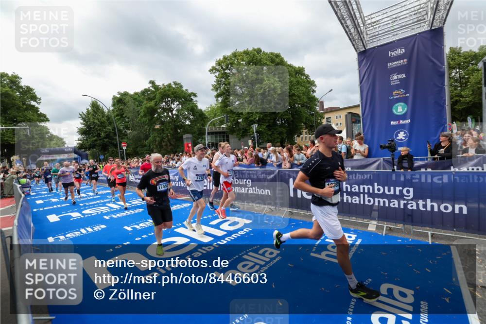 29.06.2025 - hella hamburg halbmarathon Zöllner http://msf.ph/oto/8446603 29.06.2025 10:57:49 Ziel 1715, 1719, 1972, 2034, 5391, 7269, 7833, 10133, 10599, 10703, 12440, 12523, 12774, 13523, 14737, 16418, 16517, 17201, 17455, 18508, 18727, 18985 meine-sportfotos.de