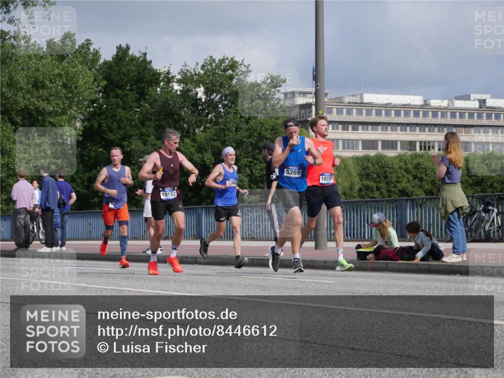 29.06.2025 - hella hamburg halbmarathon Luisa Fischer http://msf.ph/oto/8446612 29.06.2025 09:47:18 Kennedybrücke 486, 19142, 5269, 18737, 1758, 5269, 6781, 10486 meine-sportfotos.de