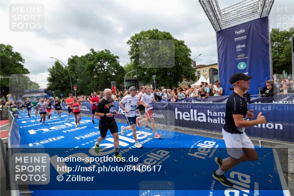 29.06.2025 - hella hamburg halbmarathon Zöllner http://msf.ph/oto/8446617 29.06.2025 10:57:50 Ziel 1715, 1719, 1972, 2034, 2806, 5391, 7269, 7833, 10133, 10599, 10703, 12440, 12523, 14737, 16418, 16517, 17201, 17455, 18492, 18508, 18727, 18985 meine-sportfotos.de