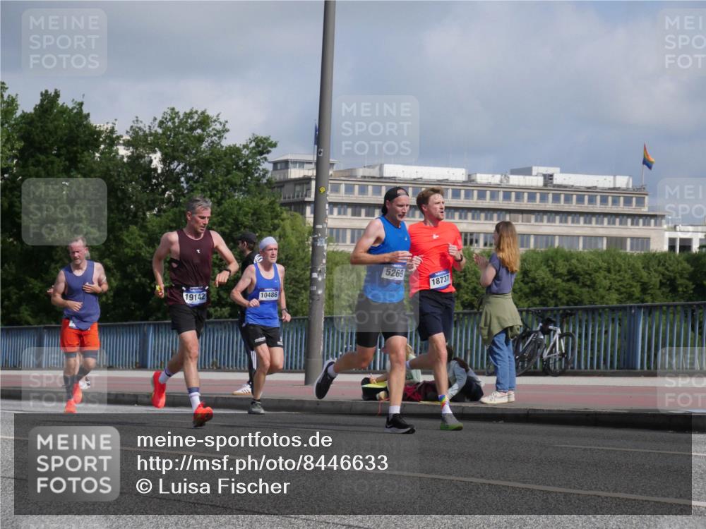 29.06.2025 - hella hamburg halbmarathon Luisa Fischer http://msf.ph/oto/8446633 29.06.2025 09:47:19 Kennedybrücke 19142, 10486, 5269, 18737, 1758, 2746, 5269, 6781, 10486 meine-sportfotos.de