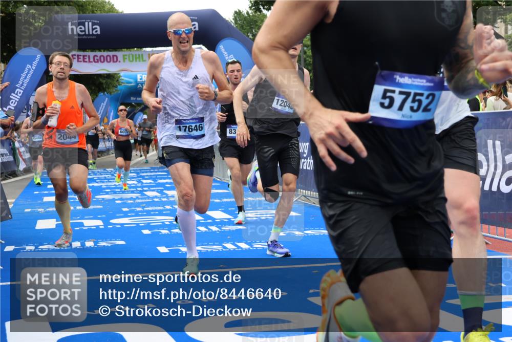 29.06.2025 - hella hamburg halbmarathon Strokosch-Dieckow http://msf.ph/oto/8446640 29.06.2025 10:39:17 Ziel 2044, 3282, 4565, 5752, 6037, 6152, 8319, 8925, 11305, 12046, 12335, 13479, 13729, 14311, 14359, 15013, 15866, 17646, 17668, 18149 meine-sportfotos.de