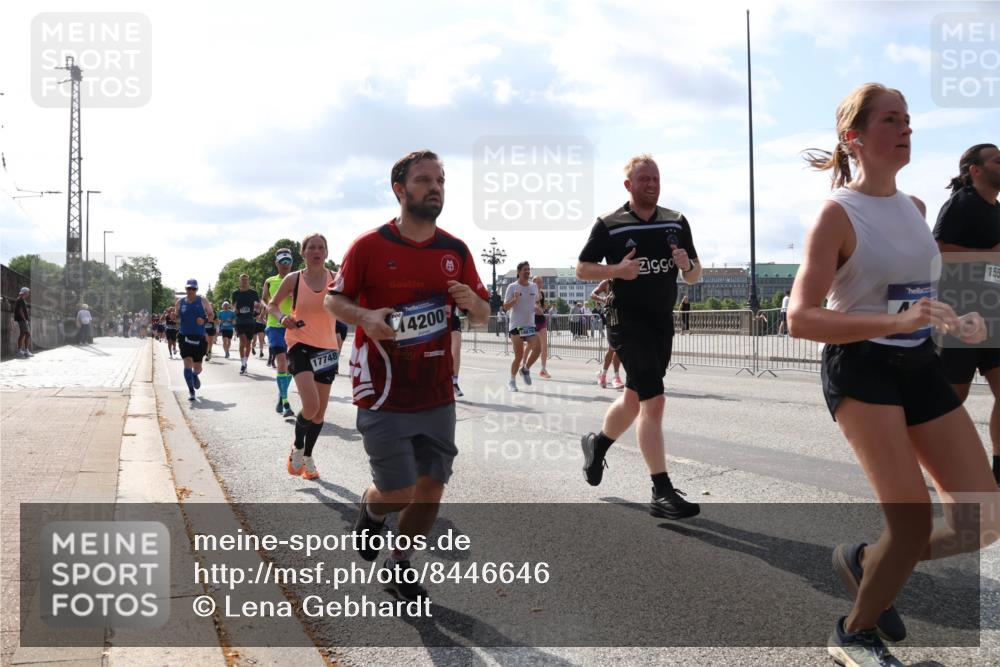 29.06.2025 - hella hamburg halbmarathon Lena Gebhardt http://msf.ph/oto/8446646 29.06.2025 09:53:31 Lombardsbrücke 17748, 4200, 155, 1012, 1391, 1466, 1558, 1735, 1750, 1759, 2234, 2365, 2402, 2516, 2590, 2623, 2890, 2937, 3004, 3146, 3186, 3304, 3414, 3907, 4091, 4140, 4247, 4310, 4553, 4997, 5022, 5115, 5132, 5362, 5460, 5532, 5623, 5624, 5650, 5692, 6071, 6081, 6152, 6203, 6282, 6375, 6388, 6460, 6575, 6712, 6903, 7147, 7204, 7322, 7385, 7448, 7450, 7480, 7765, 8063, 8664, 9030, 9126, 9626, 9633, 9723, 9965, 11077, 13009 meine-sportfotos.de
