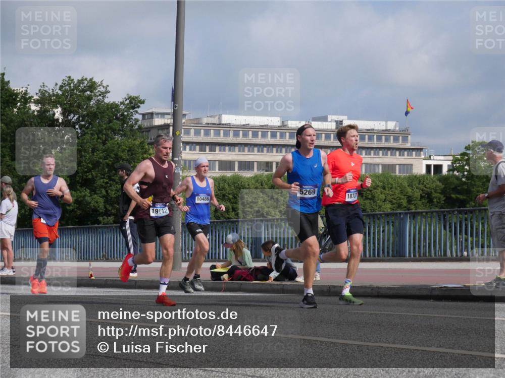 29.06.2025 - hella hamburg halbmarathon Luisa Fischer http://msf.ph/oto/8446647 29.06.2025 09:47:19 Kennedybrücke 19142, 5269, 10486, 18737, 1758, 2746, 5269, 6781, 10486 meine-sportfotos.de