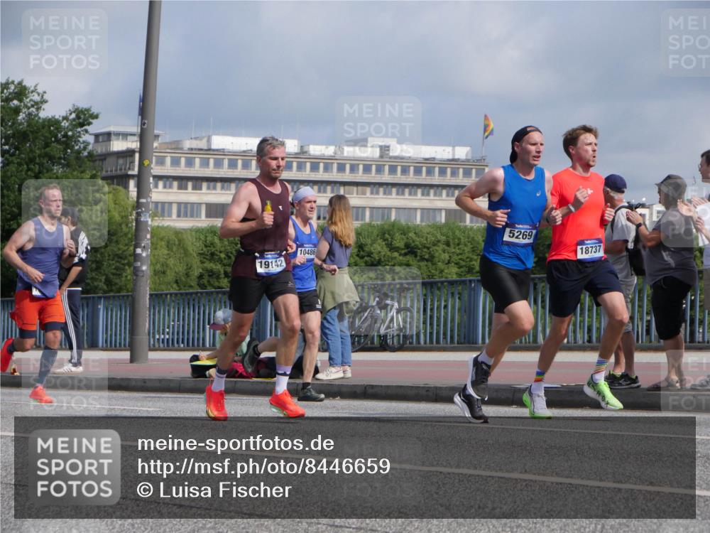 29.06.2025 - hella hamburg halbmarathon Luisa Fischer http://msf.ph/oto/8446659 29.06.2025 09:47:20 Kennedybrücke 19142, 10486, 5269, 18737, 1758, 2746, 5269, 6781, 10486 meine-sportfotos.de