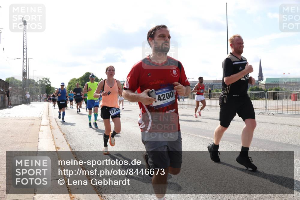 29.06.2025 - hella hamburg halbmarathon Lena Gebhardt http://msf.ph/oto/8446673 29.06.2025 09:53:31 Lombardsbrücke 607, 17748, 000, 4200, 1012, 1391, 1466, 1558, 1735, 1750, 1759, 2234, 2365, 2402, 2516, 2590, 2623, 2890, 2937, 3004, 3146, 3186, 3304, 3414, 3907, 4091, 4140, 4247, 4310, 4553, 4997, 5022, 5115, 5132, 5362, 5460, 5532, 5623, 5624, 5650, 5692, 6071, 6081, 6152, 6203, 6282, 6375, 6388, 6460, 6575, 6712, 6903, 7147, 7204, 7322, 7385, 7448, 7450, 7480, 7765, 8063, 8664, 9030, 9126, 9626, 9633, 9723, 9965, 11077, 13009 meine-sportfotos.de
