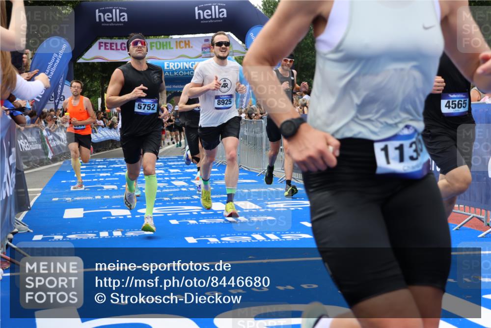 29.06.2025 - hella hamburg halbmarathon Strokosch-Dieckow http://msf.ph/oto/8446680 29.06.2025 10:39:15 Ziel 2044, 3282, 4565, 5752, 6037, 8319, 8925, 11305, 12046, 13479, 13729, 14311, 14359, 15556, 15866, 16656, 17646, 17668, 18149, 18547 meine-sportfotos.de