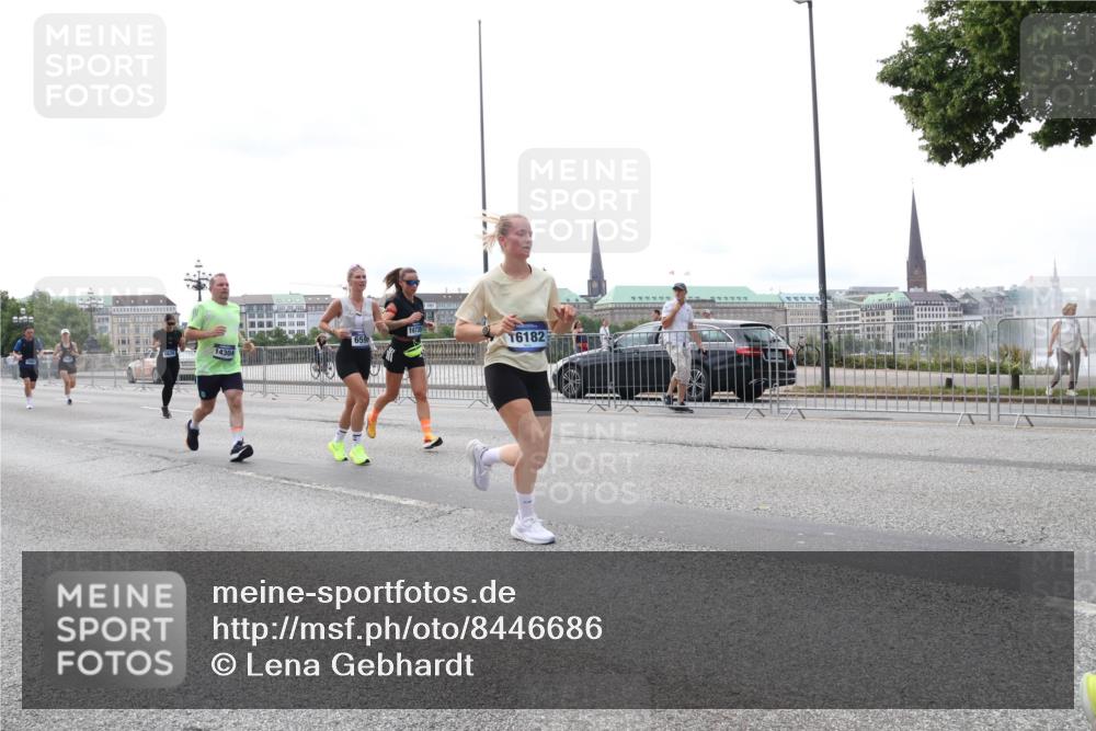 29.06.2025 - hella hamburg halbmarathon Lena Gebhardt http://msf.ph/oto/8446686 29.06.2025 10:30:09 Lombardsbrücke 659, 16182, 14304, 1097, 1547, 1694, 2302, 2699, 2901, 3443, 3573, 3613, 4580, 5063, 5322, 5350, 6598, 6616, 6626, 8388, 8792, 8941, 9095, 9937, 10162, 10880, 11376, 11444, 12227, 12305, 12349, 12350, 12504, 12537, 12710, 13031, 13418, 13810, 14304, 15266, 15938, 16182, 16601, 16604, 16735, 16769, 16864, 17529, 18046, 18385, 18503, 18671 meine-sportfotos.de