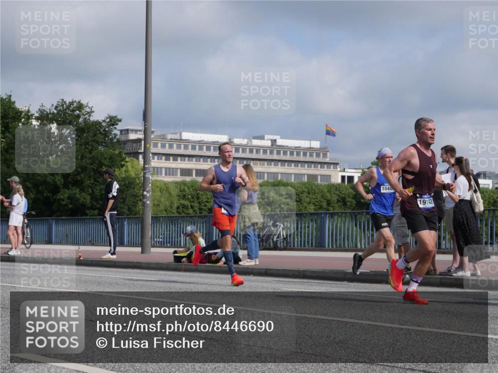 29.06.2025 - hella hamburg halbmarathon Luisa Fischer http://msf.ph/oto/8446690 29.06.2025 09:47:21 Kennedybrücke 1048, 19142, 1758, 2746, 5070, 5269, 6781, 10171, 10486 meine-sportfotos.de
