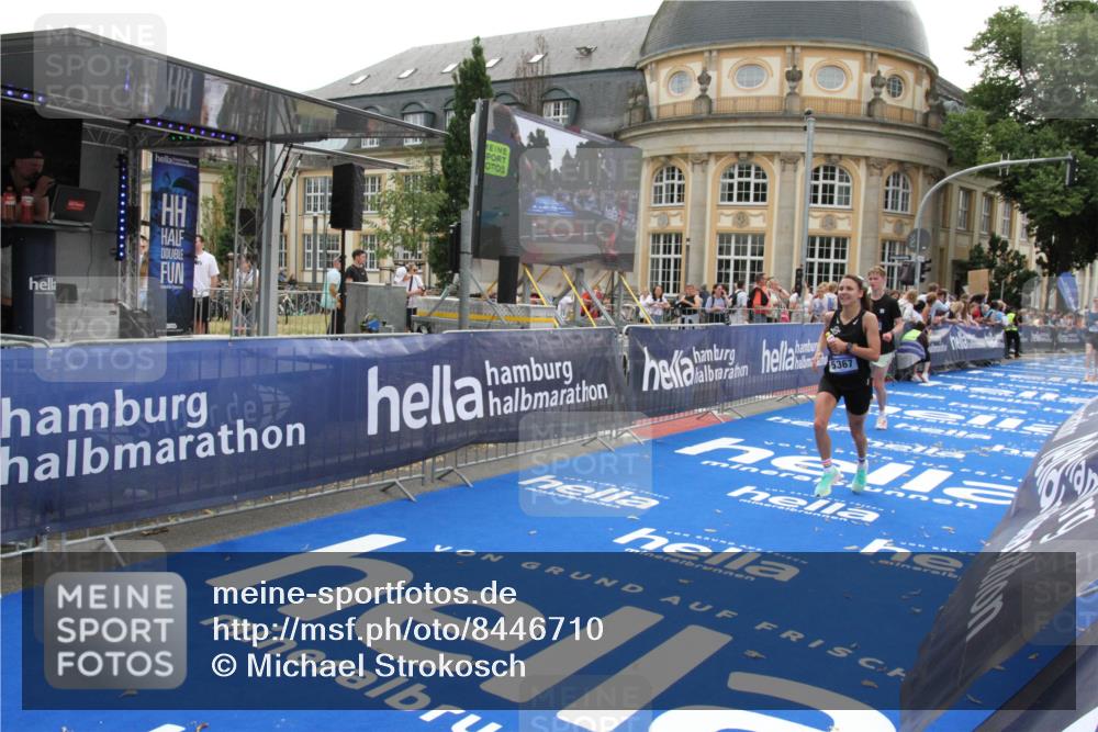 29.06.2025 - hella hamburg halbmarathon Michael Strokosch http://msf.ph/oto/8446710 29.06.2025 10:27:48 Ziel 1122, 5367, 8731, 17893 meine-sportfotos.de