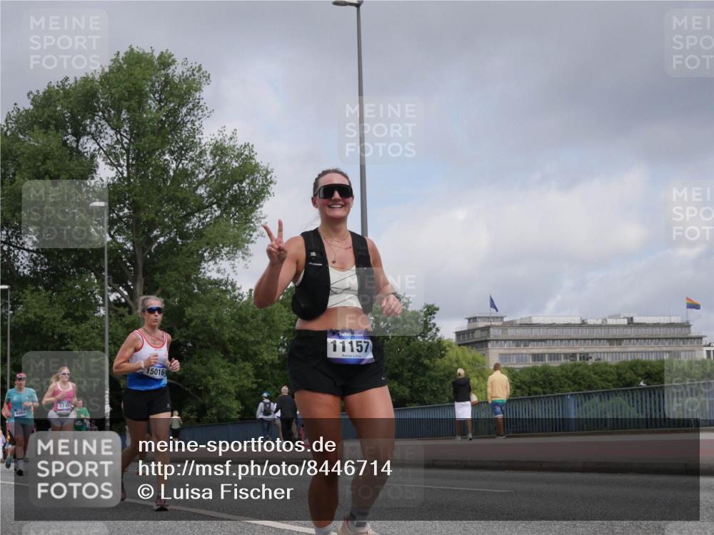 29.06.2025 - hella hamburg halbmarathon Luisa Fischer http://msf.ph/oto/8446714 29.06.2025 10:28:53 Kennedybrücke 1740, 6869, 15016, 11157, 1627, 1740, 2000, 3053, 3920, 4444, 6869, 8357 meine-sportfotos.de