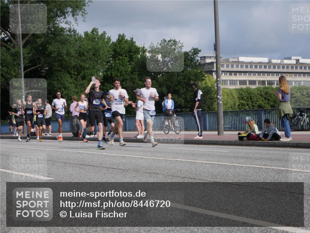 29.06.2025 - hella hamburg halbmarathon Luisa Fischer http://msf.ph/oto/8446720 29.06.2025 09:47:22 Kennedybrücke 16818, 12595, 6781, 1758, 7651, 12900, 16157, 18871, 1758, 2746, 5070, 5269, 6781, 7272, 8209, 9137, 9381, 10171, 10486 meine-sportfotos.de