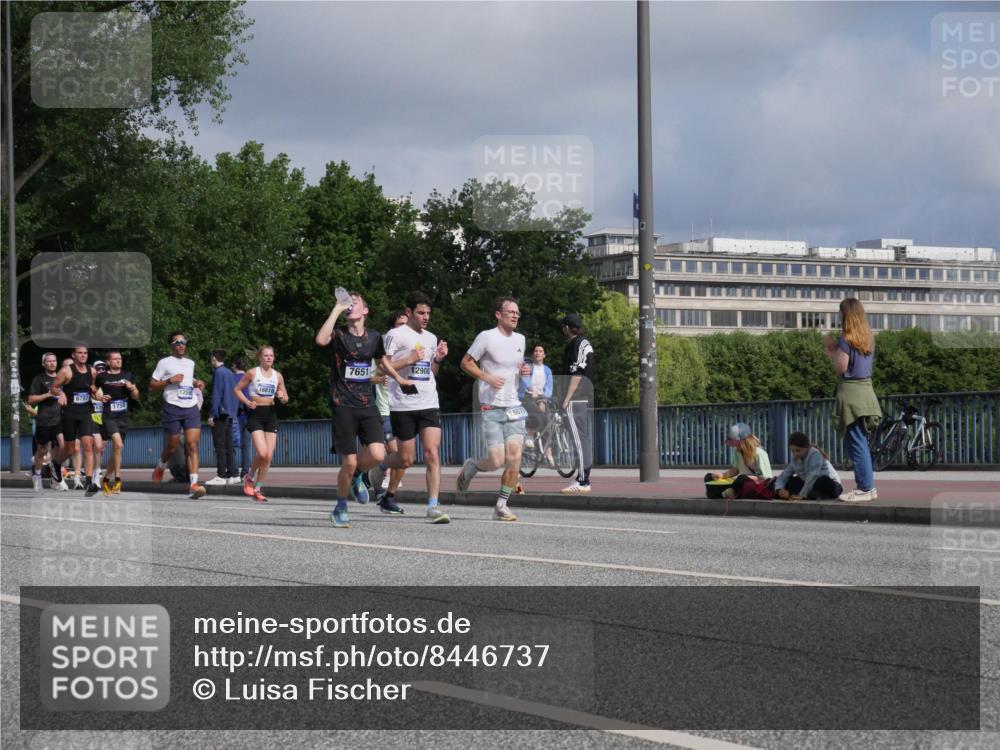 29.06.2025 - hella hamburg halbmarathon Luisa Fischer http://msf.ph/oto/8446737 29.06.2025 09:47:22 Kennedybrücke 6781, 12595, 1758, 16818, 12900, 7651, 1758, 2746, 5070, 5269, 6781, 7272, 8209, 9137, 9381, 10171, 10486 meine-sportfotos.de