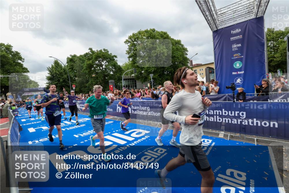 29.06.2025 - hella hamburg halbmarathon Zöllner http://msf.ph/oto/8446749 29.06.2025 10:57:53 Ziel 1972, 2034, 2806, 2883, 5391, 7138, 7269, 7833, 9820, 10599, 10703, 12440, 12523, 13376, 14737, 16517, 17201, 17543, 18492, 18727 meine-sportfotos.de
