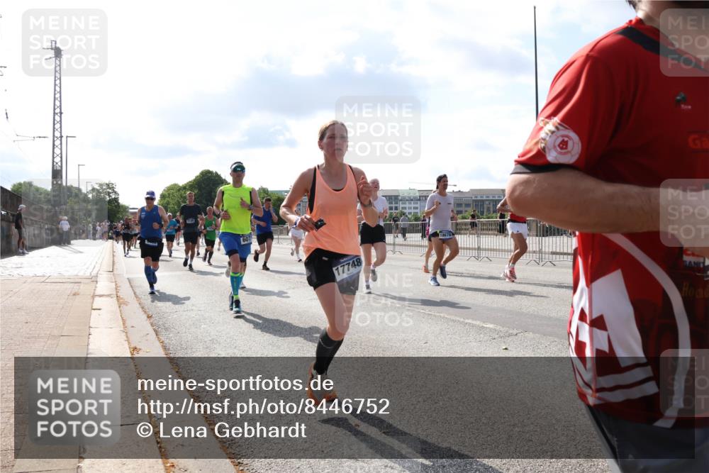 29.06.2025 - hella hamburg halbmarathon Lena Gebhardt http://msf.ph/oto/8446752 29.06.2025 09:53:32 Lombardsbrücke 3188, 607, 17748, 18678, 1012, 1391, 1466, 1558, 1735, 1750, 1759, 2234, 2270, 2365, 2402, 2516, 2590, 2623, 2890, 2937, 3004, 3146, 3186, 3304, 3414, 3907, 4091, 4140, 4247, 4310, 4553, 4949, 4997, 5022, 5115, 5132, 5362, 5460, 5532, 5623, 5624, 5650, 5692, 6071, 6081, 6152, 6203, 6282, 6375, 6388, 6460, 6575, 6712, 6903, 7204, 7322, 7385, 7448, 7450, 7480, 7765, 8063, 8664, 9030, 9126, 9626, 9633, 9723, 9965, 11077, 13009 meine-sportfotos.de