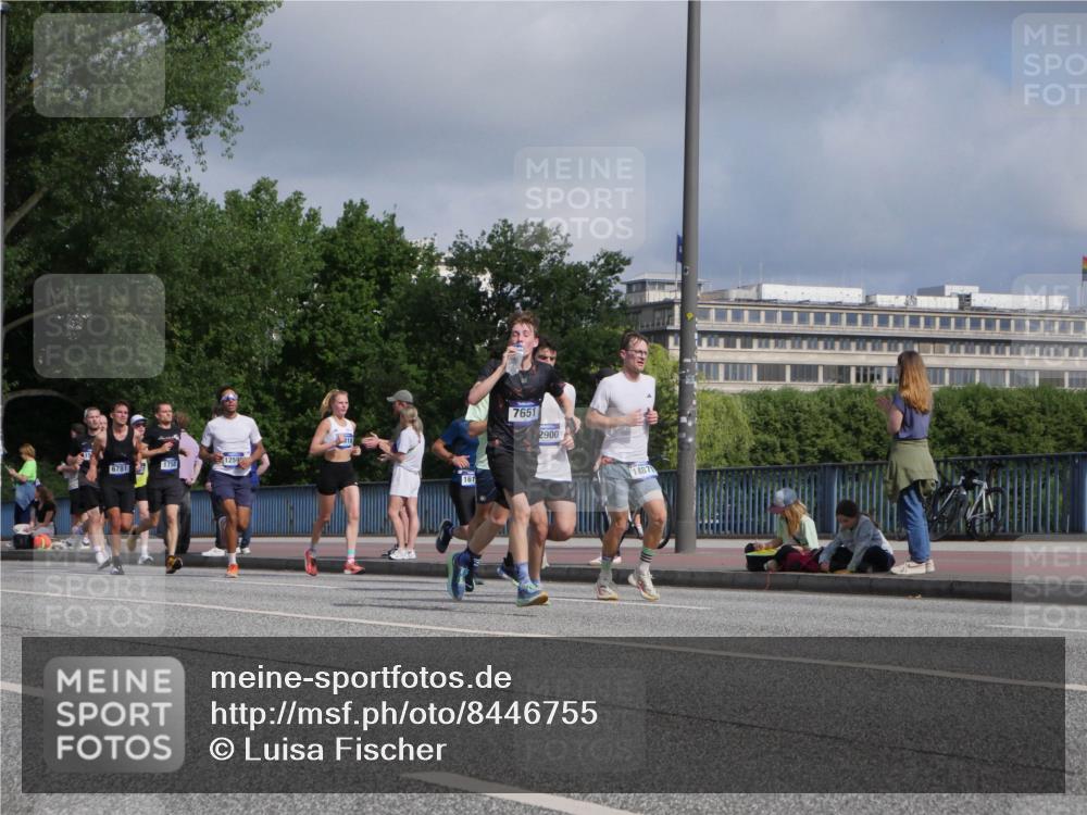 29.06.2025 - hella hamburg halbmarathon Luisa Fischer http://msf.ph/oto/8446755 29.06.2025 09:47:23 Kennedybrücke 6781, 1758, 1259, 161, 7651, 2900, 18871, 1758, 2746, 3043, 5070, 5269, 5746, 6781, 7272, 8209, 9137, 9381, 10171, 10486 meine-sportfotos.de