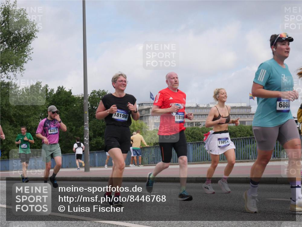 29.06.2025 - hella hamburg halbmarathon Luisa Fischer http://msf.ph/oto/8446768 29.06.2025 10:29:00 Kennedybrücke 11921, 8357, 18198, 18194, 11651, 6869, 1093, 1305, 1740, 2278, 3961, 3963, 6869, 8357 meine-sportfotos.de