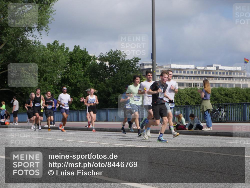 29.06.2025 - hella hamburg halbmarathon Luisa Fischer http://msf.ph/oto/8446769 29.06.2025 09:47:23 Kennedybrücke 6781, 16818, 1758, 1615, 11169, 18871, 1758, 2746, 3043, 5070, 5269, 5746, 6781, 7272, 8209, 9137, 9381, 10171, 10486 meine-sportfotos.de