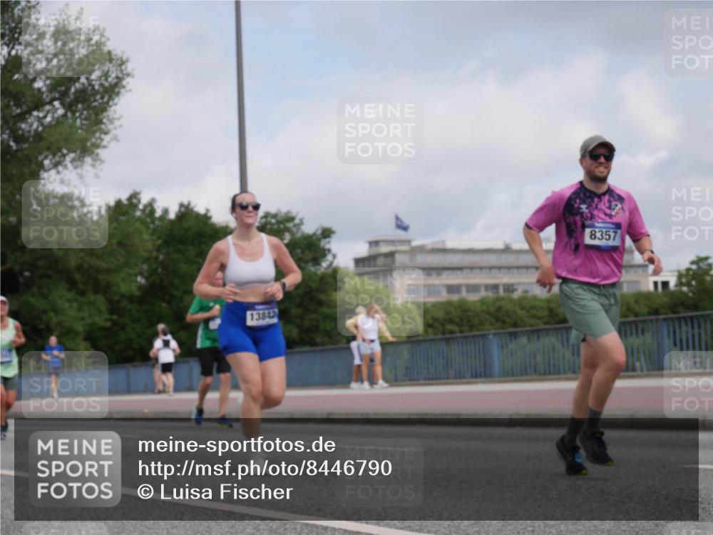 29.06.2025 - hella hamburg halbmarathon Luisa Fischer http://msf.ph/oto/8446790 29.06.2025 10:29:02 Kennedybrücke 13842, 8357, 1093, 1305, 1740, 2278, 3961, 3963, 6663, 6869, 8357 meine-sportfotos.de