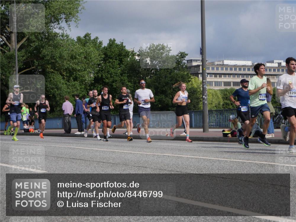 29.06.2025 - hella hamburg halbmarathon Luisa Fischer http://msf.ph/oto/8446799 29.06.2025 09:47:24 Kennedybrücke 2049, 2746, 6781, 1758, 1918, 16157, 1116, 1290, 1758, 2746, 3043, 5070, 5269, 5328, 5746, 6781, 7272, 8209, 9137, 9381, 10171, 10486 meine-sportfotos.de
