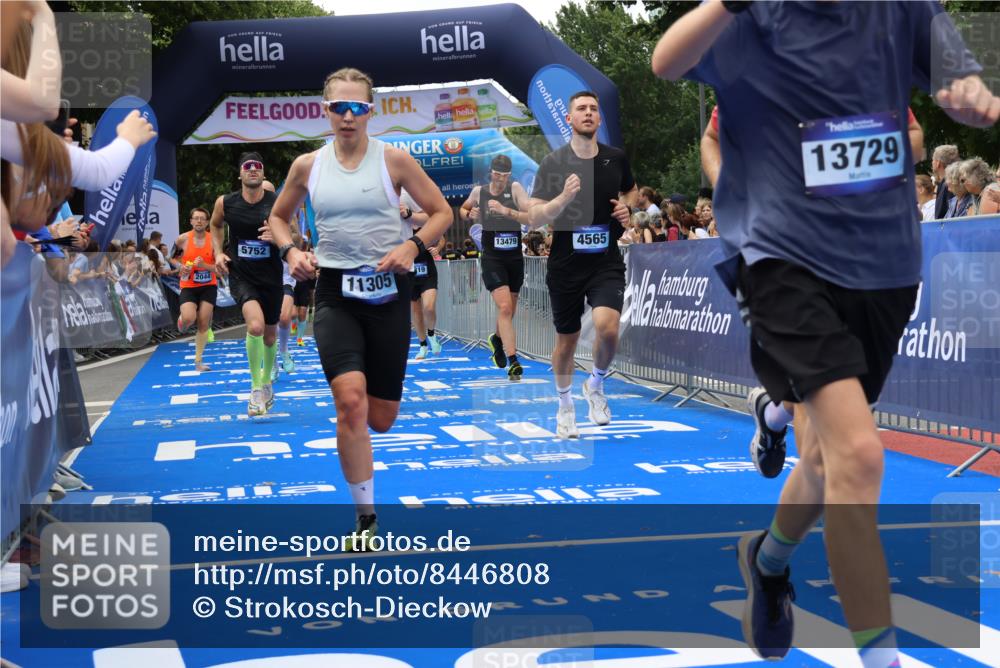 29.06.2025 - hella hamburg halbmarathon Strokosch-Dieckow http://msf.ph/oto/8446808 29.06.2025 10:39:14 Ziel 2044, 3282, 4565, 5752, 6037, 8319, 8925, 11305, 12046, 13479, 13729, 14311, 14359, 15556, 15866, 16656, 17646, 17668, 18149, 18547 meine-sportfotos.de