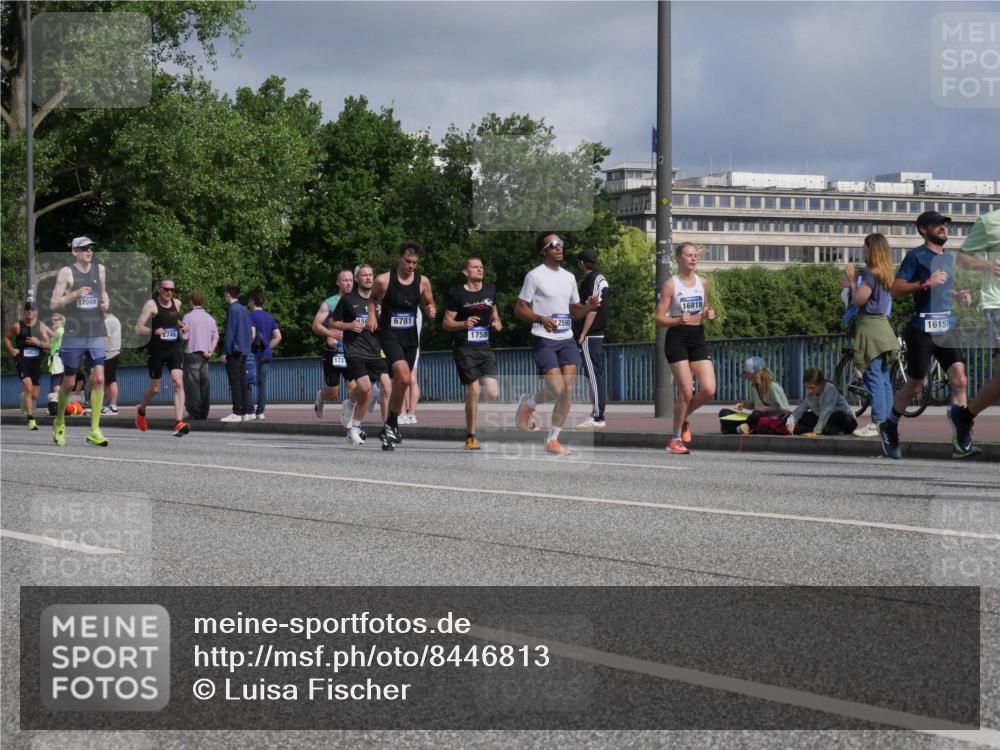 29.06.2025 - hella hamburg halbmarathon Luisa Fischer http://msf.ph/oto/8446813 29.06.2025 09:47:24 Kennedybrücke 18837, 12049, 16818, 45, 6781, 2746, 2595, 1758, 16157, 1758, 2746, 3043, 5070, 5269, 5328, 5746, 6781, 7272, 8209, 9137, 9381, 10171, 10486 meine-sportfotos.de