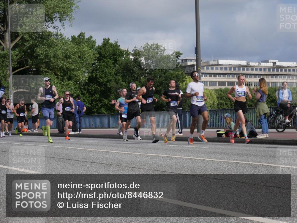 29.06.2025 - hella hamburg halbmarathon Luisa Fischer http://msf.ph/oto/8446832 29.06.2025 09:47:25 Kennedybrücke 12049, 2746, 2746, 1737, 6781, 1758, 12595, 16818, 1758, 2746, 3043, 5070, 5328, 5746, 6781, 7272, 8209, 9137, 9381, 10171, 10486 meine-sportfotos.de