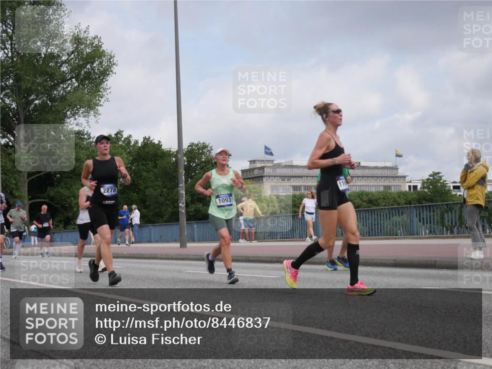 29.06.2025 - hella hamburg halbmarathon Luisa Fischer http://msf.ph/oto/8446837 29.06.2025 10:29:04 Kennedybrücke 2278, 1093, 116, 1093, 1305, 2278, 3961, 3963, 6663, 6869, 8357 meine-sportfotos.de
